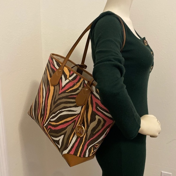 New Michael Kors zebra large Eva shoulder tote bag - Picture 11 of 15